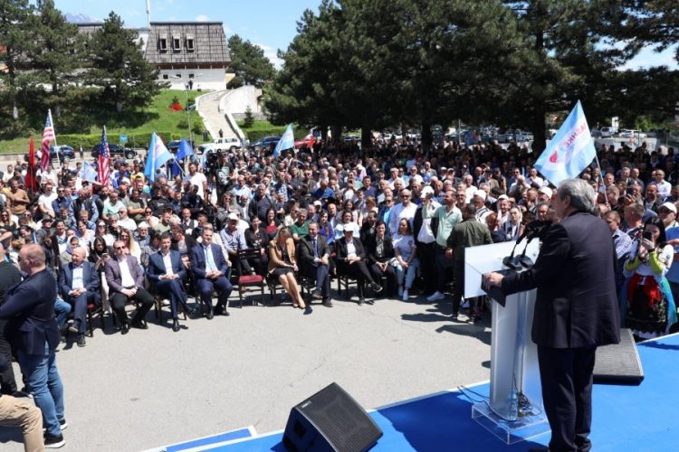 Berisha nga vendlindja: Rama njeh vetëm vallen e parasë