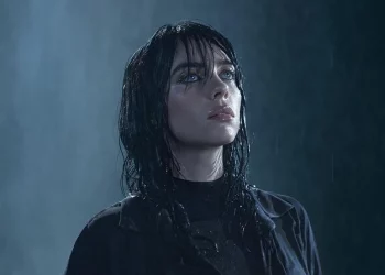 Billie Eilish u përgjigjet komentuesve në rrjetet sociale për ndryshimin e stilit të saj: Lërini gratë të qeta