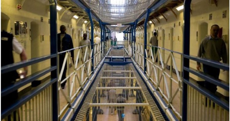 Ja kategoritë e shqiptarëve që do të transferohen nga burgjet angleze