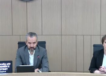 Gjuha fyese e Ramës në fushatë, Celibashi: Është çështje e tyre…