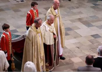 Betohet para Biblës Mbreti Charles III: Bashkë, drejt rrugës së paqes