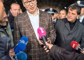 Der Standard: Tensionet në veriun e Kosovës, inskenime të Vuçiç