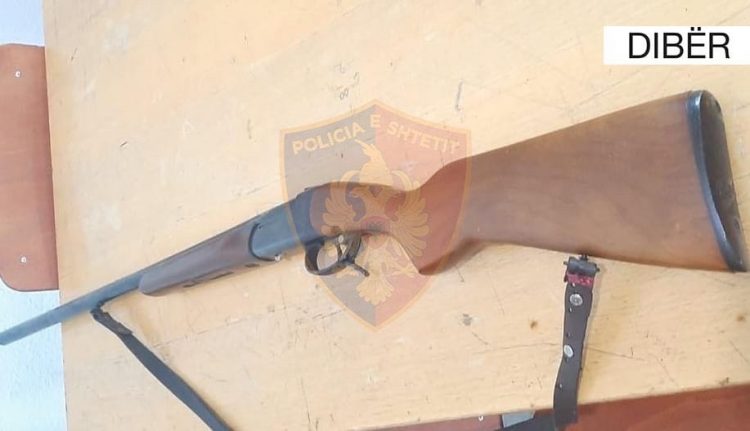 Dhunoi bashkëshorten dhe djalin, arrestohet 46-vjeçari/ I gjendet edhe një armë gjahu