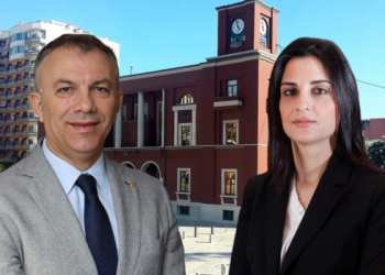 “Igli do shkoj te mama”, Cara i përgjigjet Sakos: Zoti të faltë!