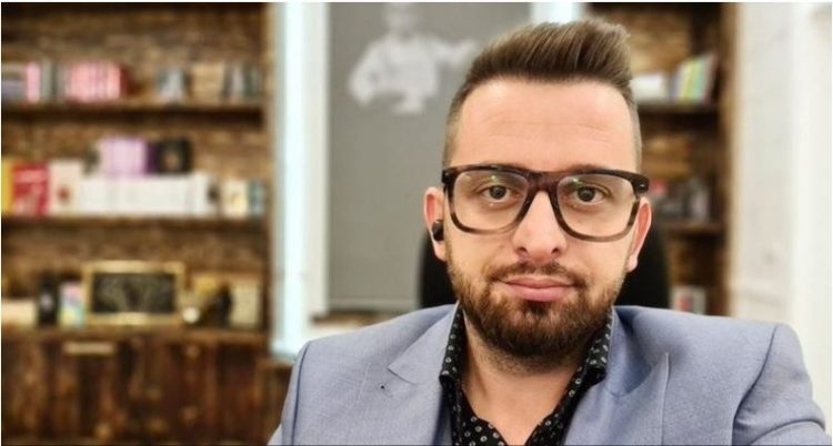 Kolonjë/ Goditet Erion Isai, ‘Bashkë Fitojmë’: Po shpërndante lekë