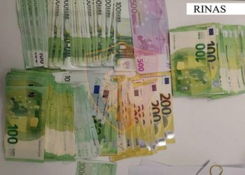 Nënë e bijë ‘vishen’ me euro, kapet shuma e madhe në Rinas