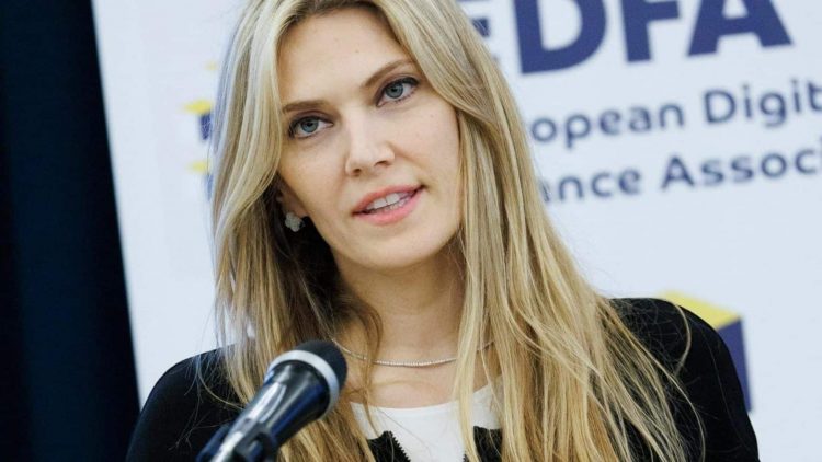 Eva Kaili lirohet nga byzylyku elektronik, por me kushte kufizuese