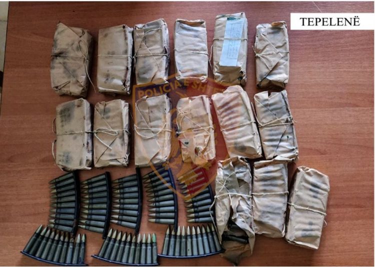 Kapet me mbi 500 fishekë luftarak, arrestohet 39-vjeçari në Tepelenë