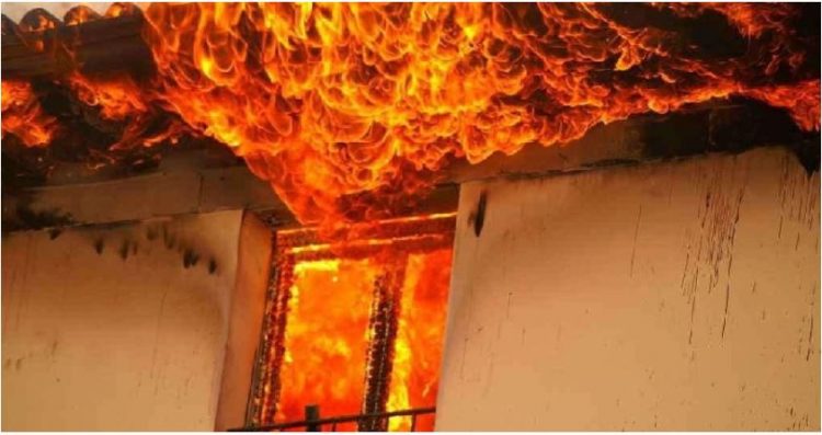 Përfshihet nga flakët shkolla në Mallakastër