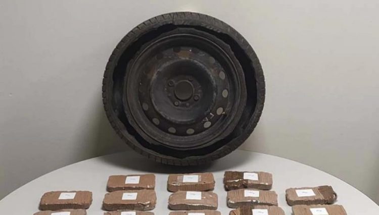 Mbi 12 kg heroinë në gomën rezervë, arrestohet shqiptari në Selanik