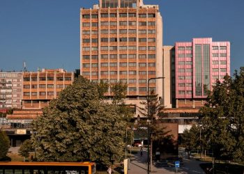 AKP “bën autogol” me pronën e Grand Hotelit