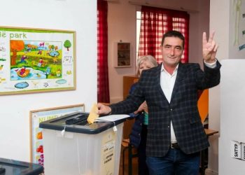 Hysni Sharra: Të vendosim me votë për të ardhmen e Vlorës