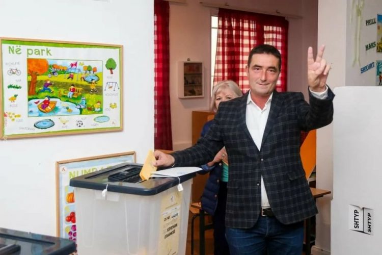 Hysni Sharra: Të vendosim me votë për të ardhmen e Vlorës