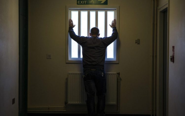 Marrëveshja, 200 të burgosur do të sillen nga Britania në Shqipëri brenda 2 viteve