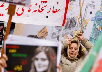 Gratë iraniane protestojnë brenda burgut, kundër ekzekutimeve