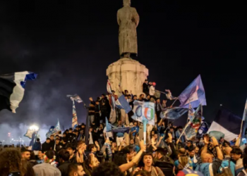 Festa e Napolit për titullin, vritet djali i bosit të mafias. Emri