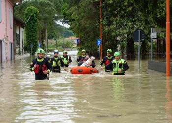 Katastrofa me përmbytjet në Itali, Papa Françesku lutet për viktimat
