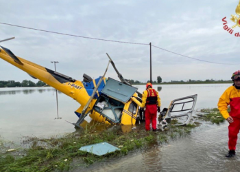 Alarm i kuq në Itali, era e fortë rrëzon helikopterin, një person i plagosur