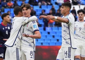 Do të përballen me Anglinë në Botëror, italianët i braktis avioni