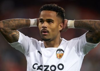 Hajdutët sulmojnë partneren e futbollistit dhe i vjedhin banesën