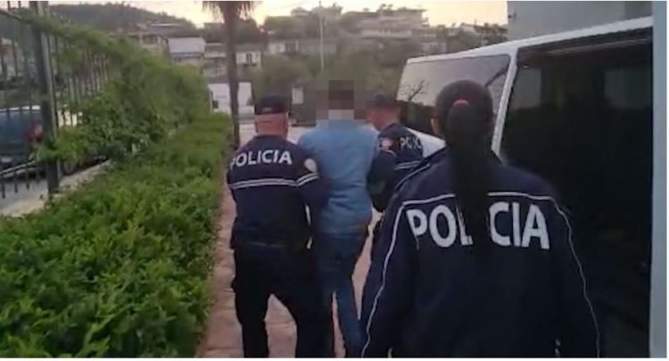 VIDEO/ Kapen me 1500 doza kanabisi, arrestohen dy persona në Himarë