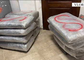 VIDEO/ Mbi 100 kg kanabis në makinë, arrestohet 48- vjeçari në Vlorë