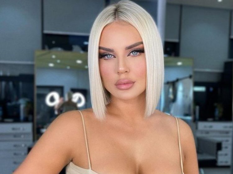 Kejvina Kthella lë Shqipërinë për një cep tjetër të botës