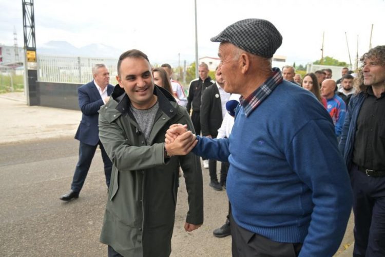 Këlliçi në Kashar: Do rregullojmë rrugën dytësore, tregjet dhe…