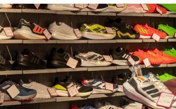 “Hajdutë të pafatë”/ Vodhën 200 këpucë, por për këmbën e djathtë