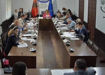 “Xhakuzi dhe festa harbuese”, Spaho: Abuzime skandaloze me pagat