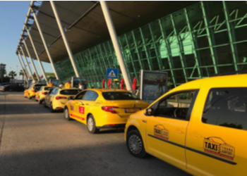Iu bllokonte punën taksistëve në aeroport/ Konkurrenca – Kastratit: Hiq tabelën, cenon tregun
