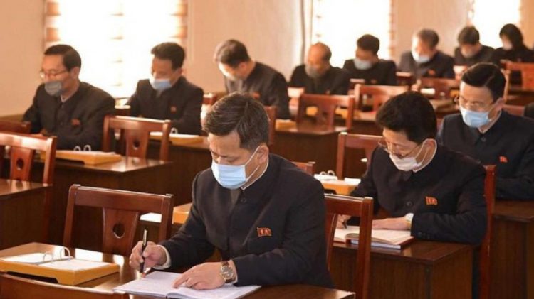 Çdo koreano-verior duhet të lexojë dhjetë mijë faqe për Kim Jong