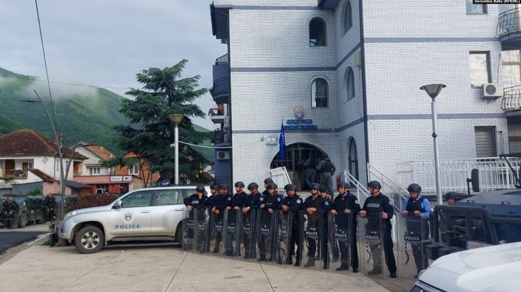 Përsëri tensione në veri të Kosovës, policia hedh gaz lotsjellës