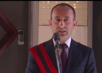 Në 2020 u gjobit si ndotës/ Hajdari i Kuçovës i fal tenderin 1.4 MLD lekë Marsel Shegës për pastrimin