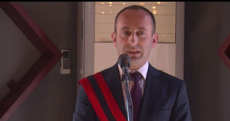 Në 2020 u gjobit si ndotës/ Hajdari i Kuçovës i fal tenderin 1.4 MLD lekë Marsel Shegës për pastrimin