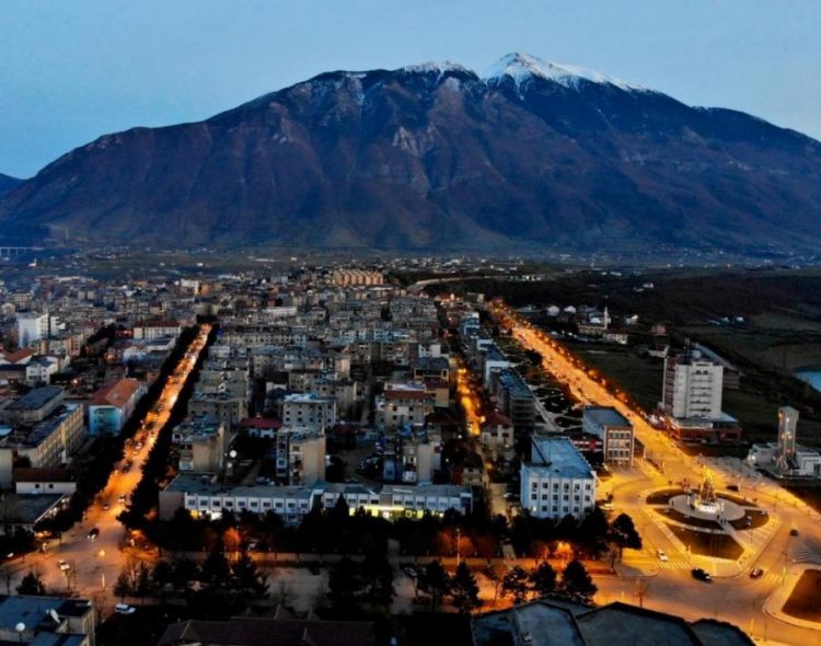 Pabarazia/ Tirana me 134% të të ardhurave për frymë, Kukësi me 59%