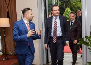 Kurti arrin në Bratisllavë, pritet të flasë për të ardhmen e Kosovës