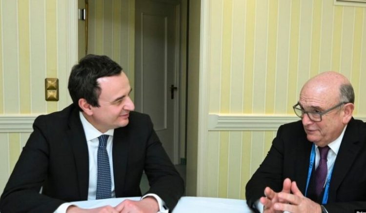 Tensionet në Veri, emisari britanik: Kanë dëmtuar imazhin ndërkombëtar të Kosovës