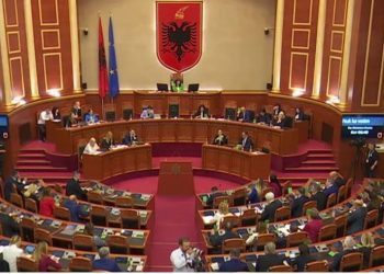 Kuvendi nxiton për të votuar pagat për ministrat dhe deputetët