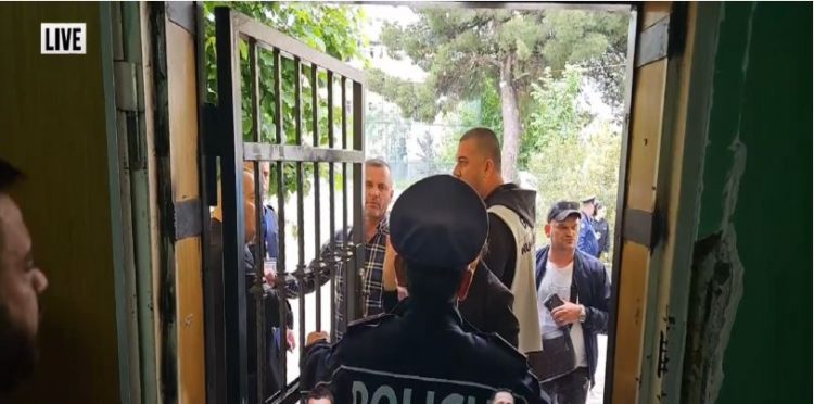 Procesi i numërimit, sherr mes disa personave në Laç