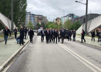 Lajçak nga Mitrovica: Ura e Ibrit mund të rihapet vetëm nga dy palët