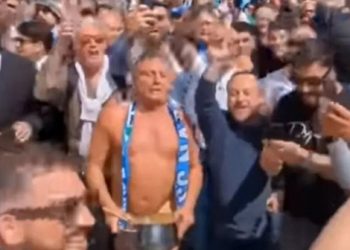 Aktori mban fjalën! Del lakuriq pasi Napoli fitoi Seria A