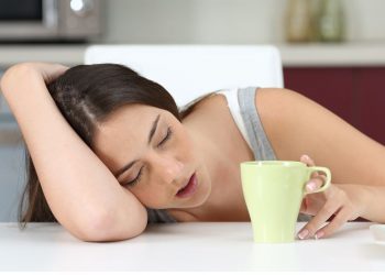 Ja çfarë ju bën të ndiheni të lodhur gjatë ditës