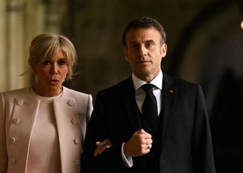 Francë, nipi i Zonjës së Parë sulmohet nga protestuesit