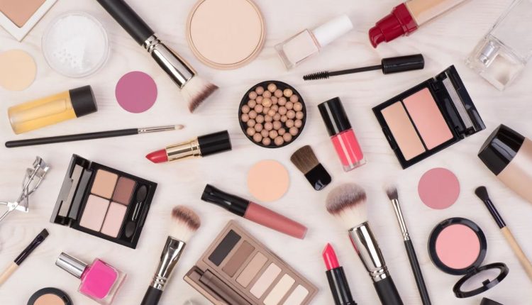 ‘Sekretet’ e makeup që duhet të dini për këtë verë