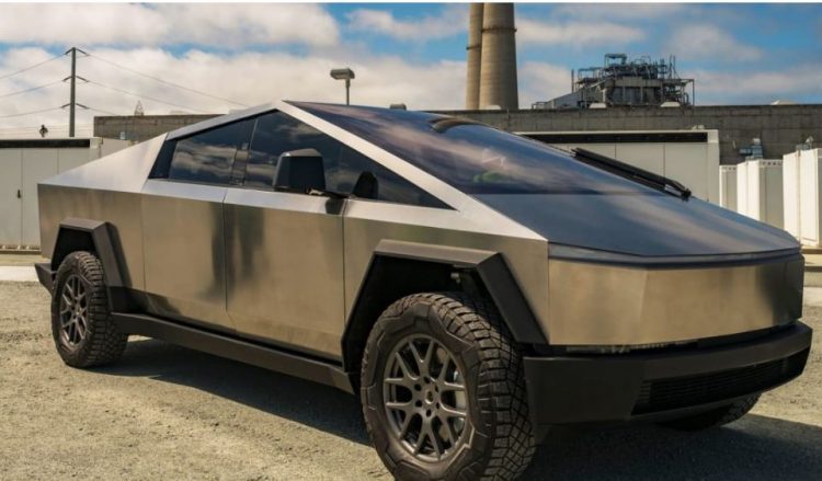 Musk: Cybertruck ishte një produkt i vështirë për t’u dizajnuar