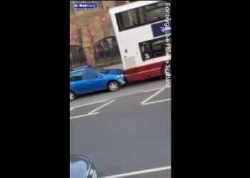 S’priste dot, makina e vogël qëllon vazhdimisht autobusin