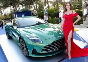 Makina e parë e Aston Martin DB12 u shit për 1.6 milion dollarë