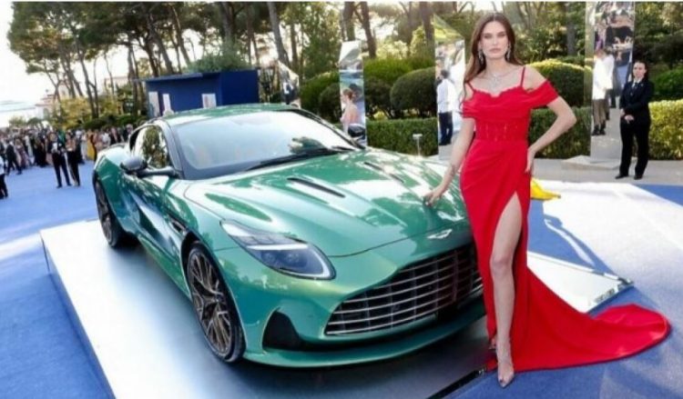 Makina e parë e Aston Martin DB12 u shit për 1.6 milion dollarë