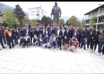 Mediu kërkon votat e të rinjve në Tropojë për Besnik Duzhën